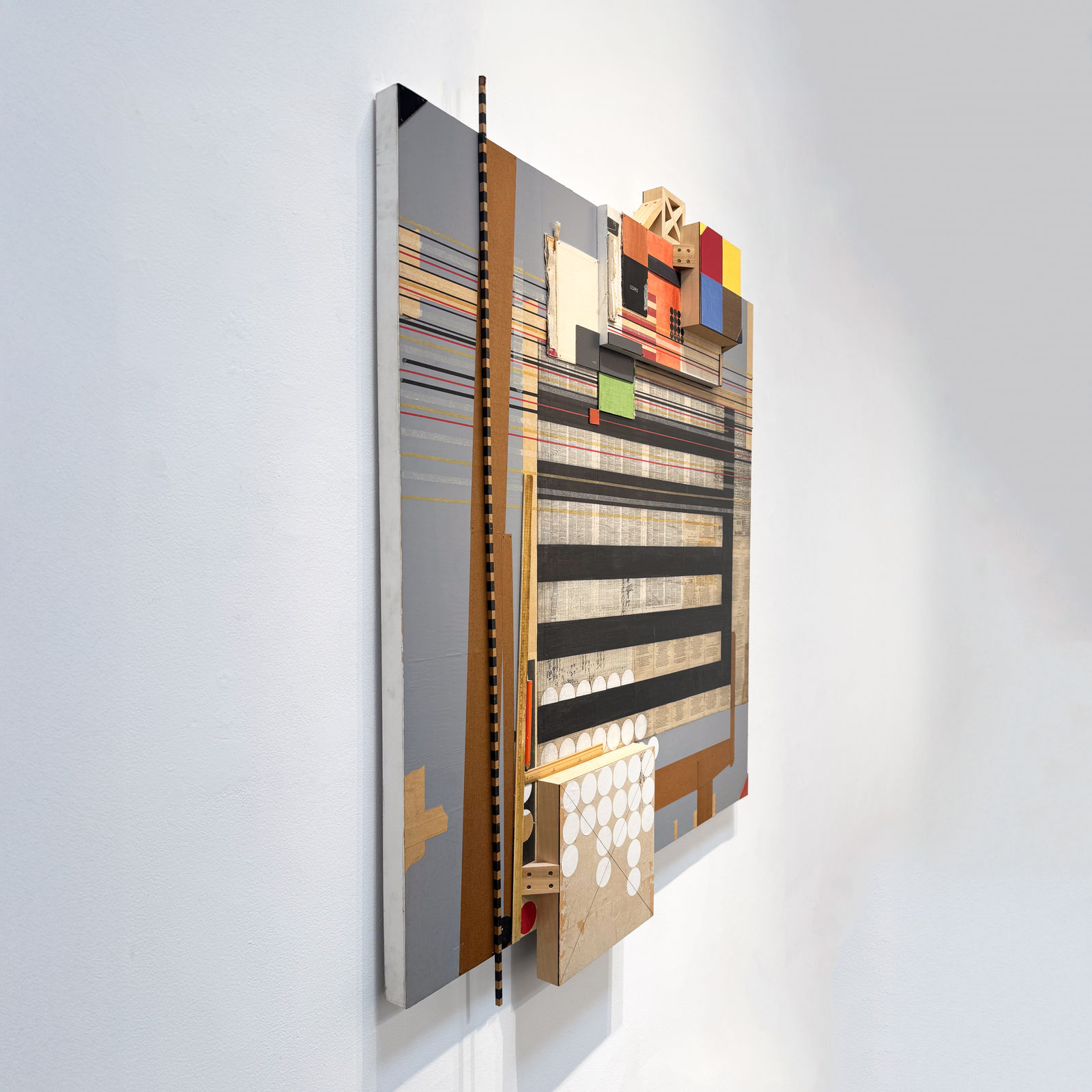 Emilio Lobato, La Medida