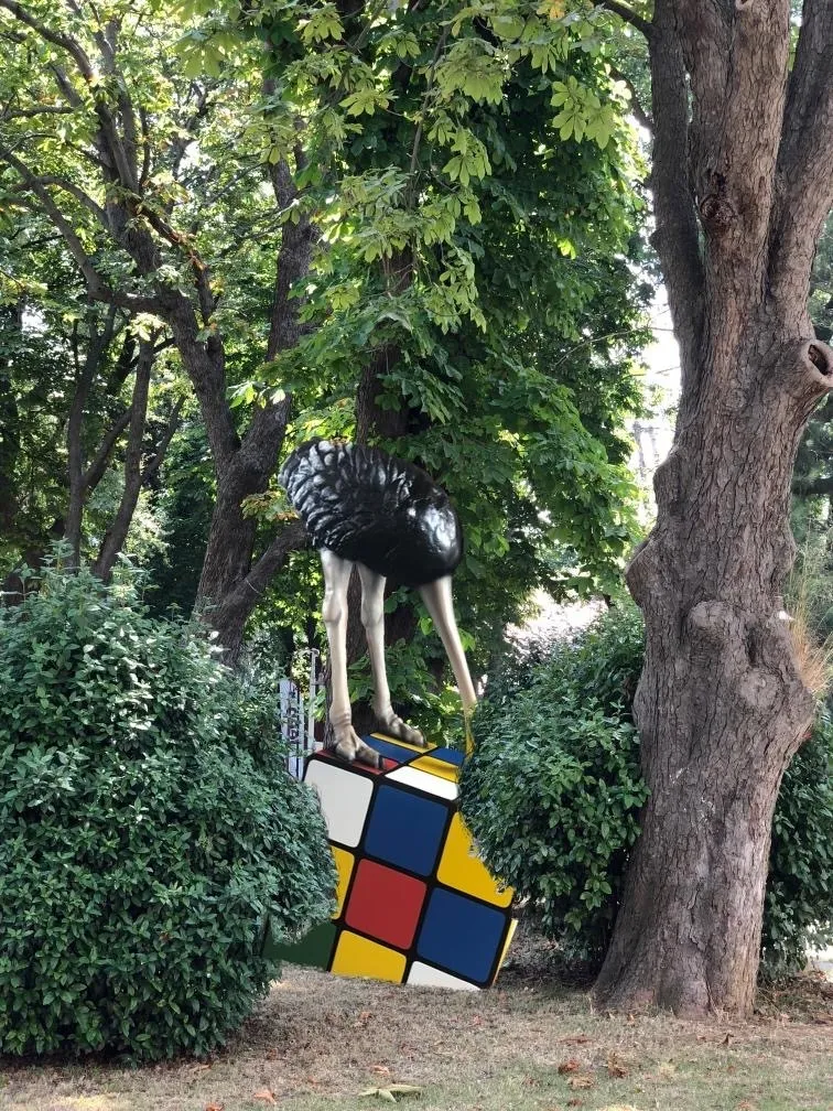 Stefano Bombardieri, Struzzo Rubik Monument, 2020