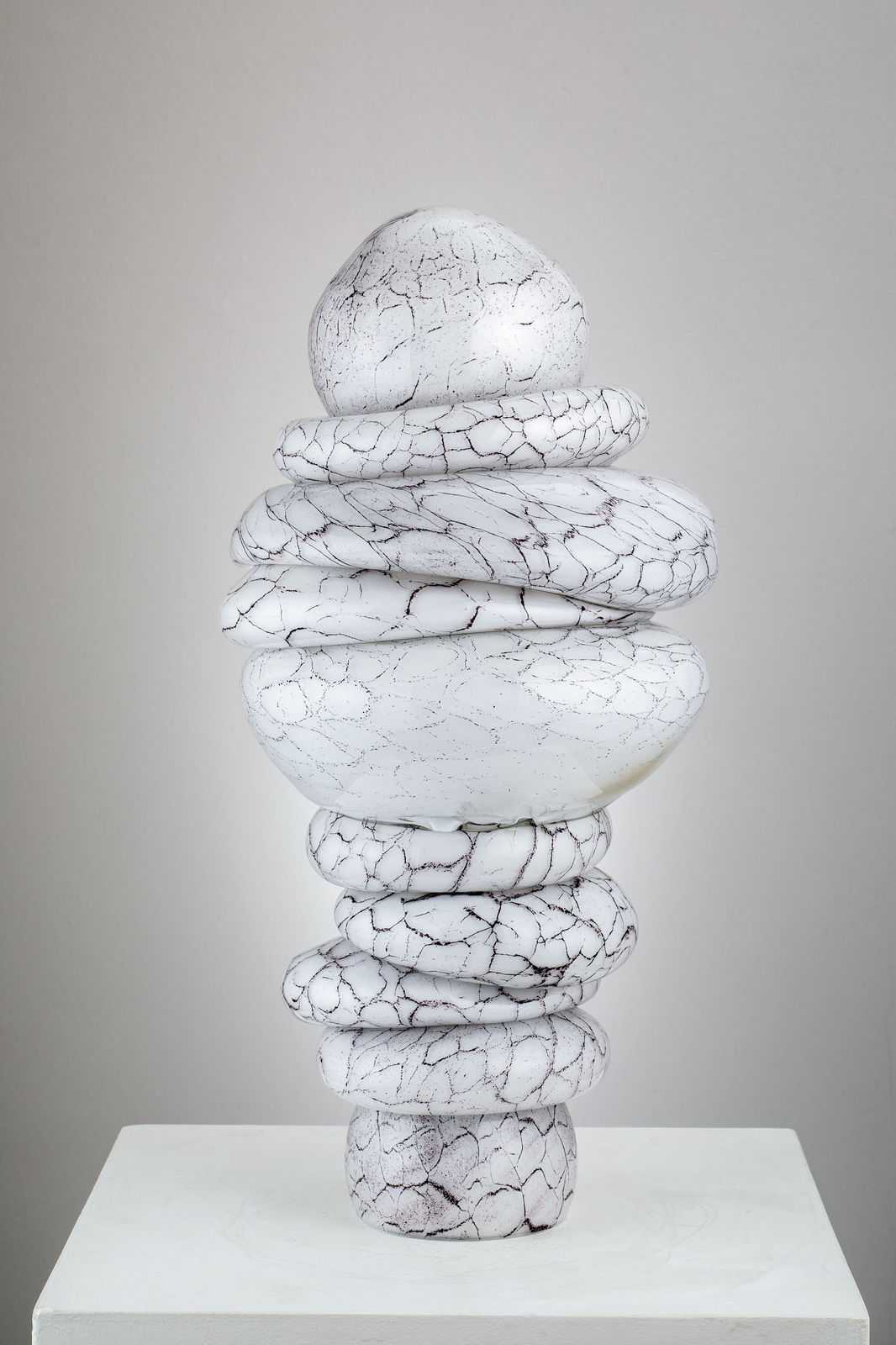 Tony Cragg, Spine Marble White, 2020