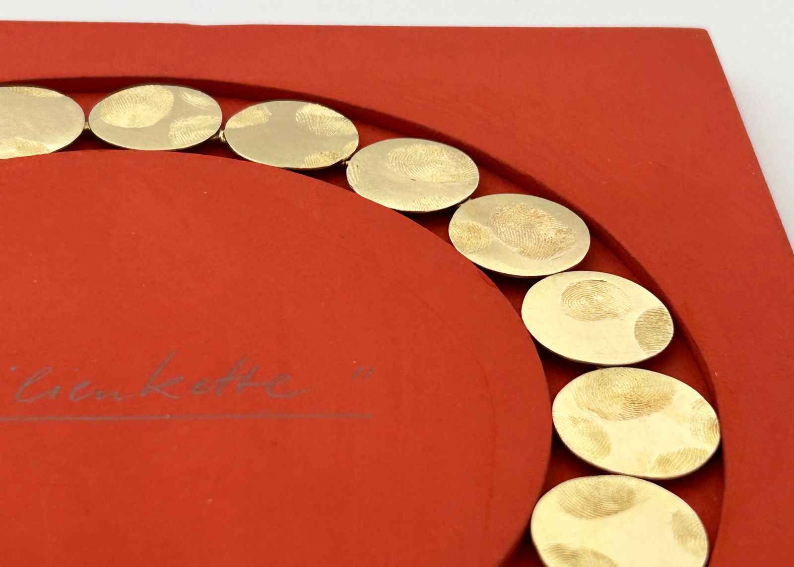 Gerd Rothmann, Familienkette (Family Necklace), 2018