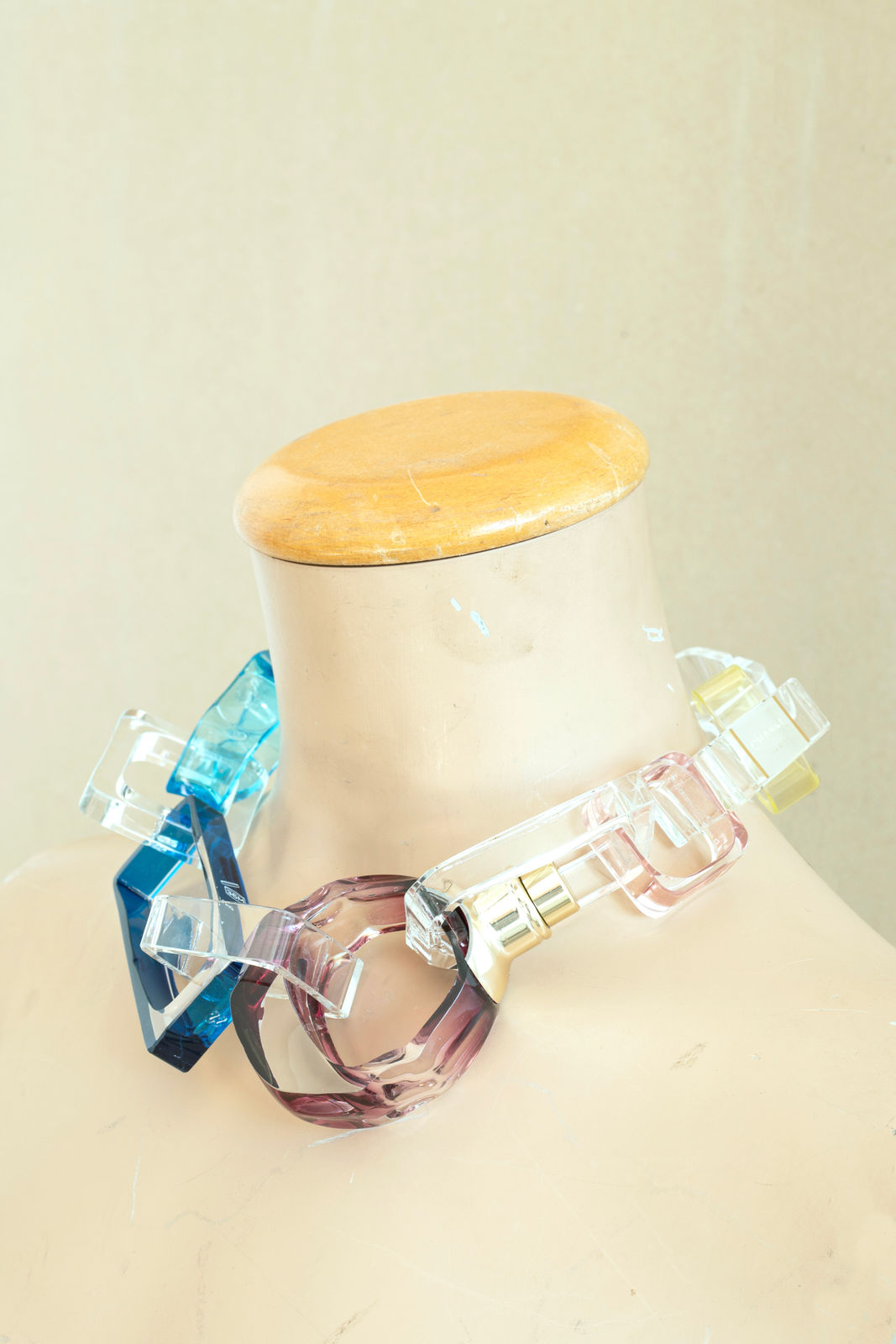 Veronika Fabian, Jimmy Chooker, 2025