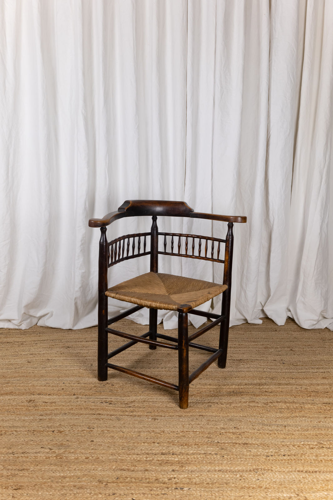 Early 19th Century English Elm Corner Chair