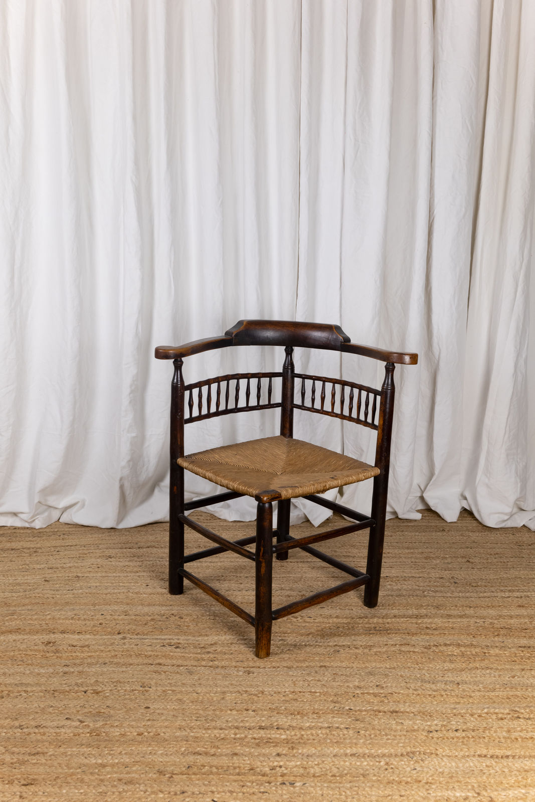 Early 19th Century English Elm Corner Chair