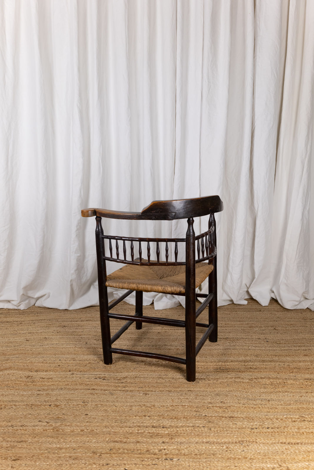 Early 19th Century English Elm Corner Chair