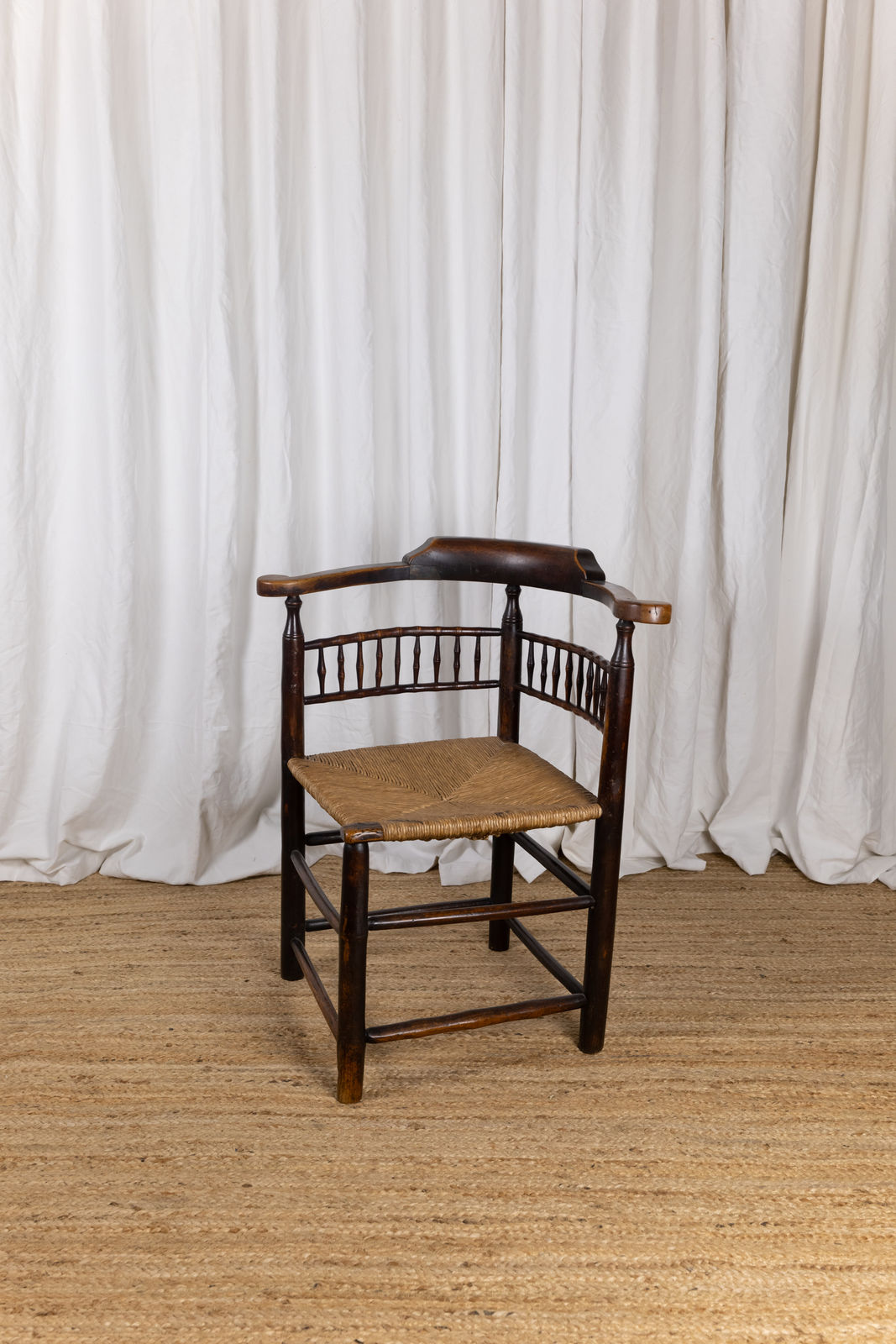 Early 19th Century English Elm Corner Chair