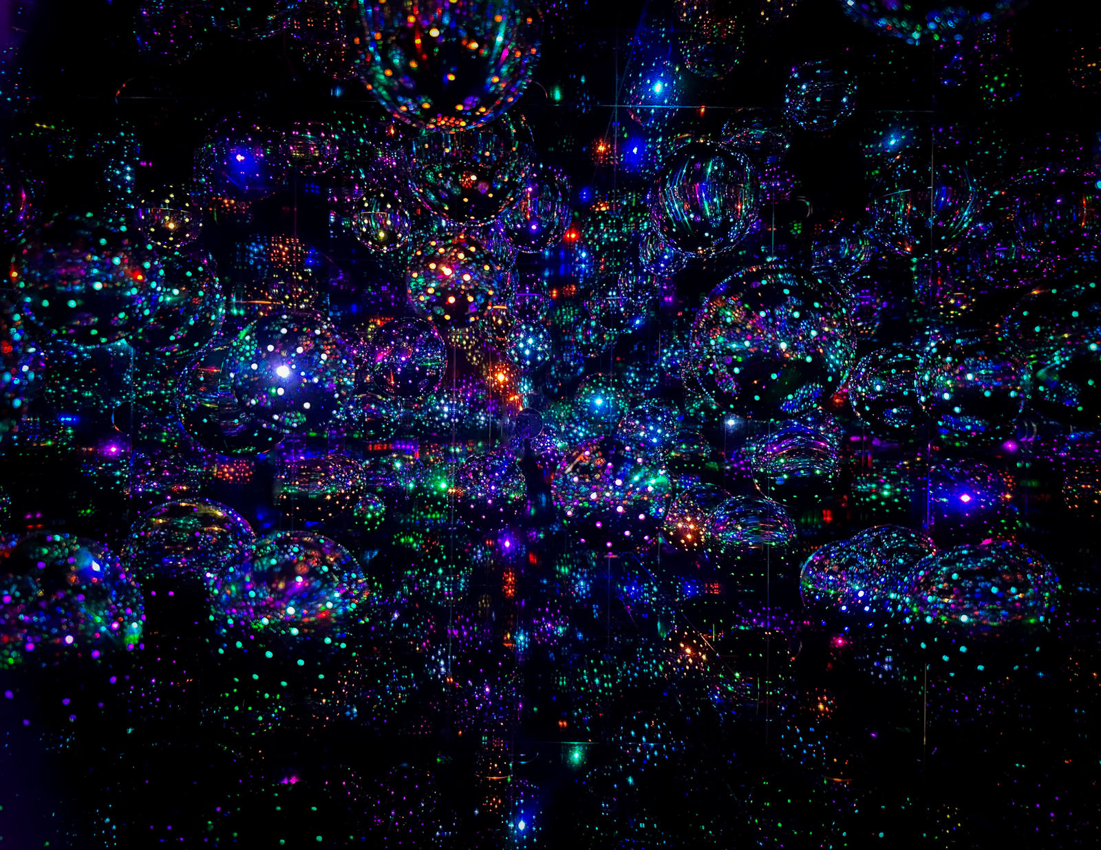 Yayoi Kusama, Infinity Mirrored Room - My Heart Is Filled to the Brim with Sparkling Light, 2024