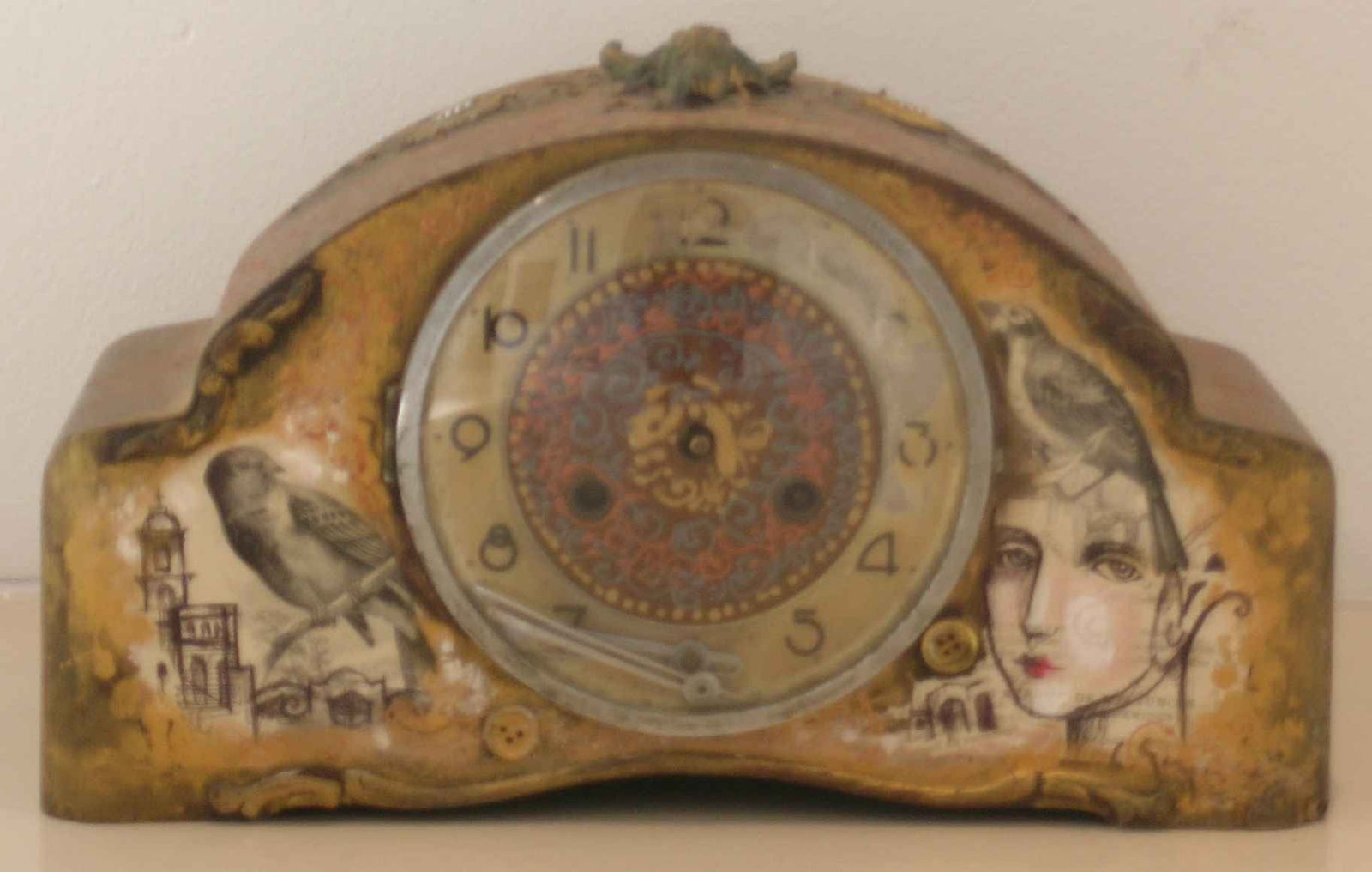 Carlos Guzman, [Instalacion] Un Angel Sobre la Ciudad Dormida, 2004