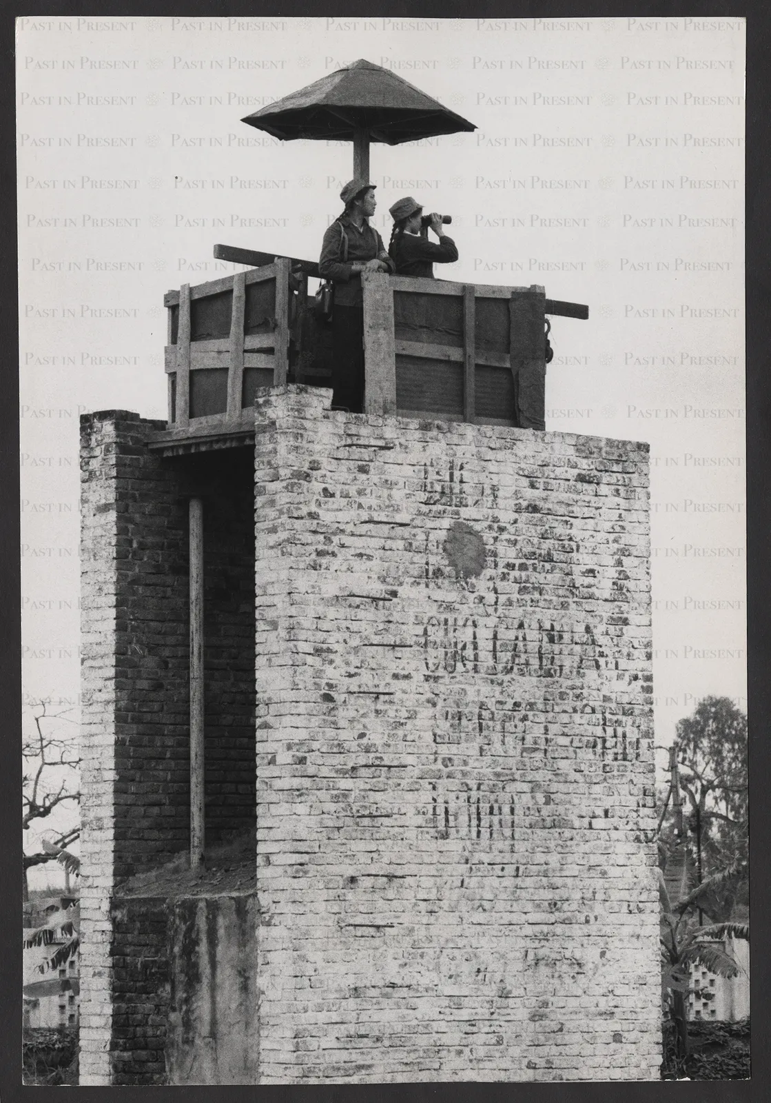 Lee Lockwood, Captured Weapon — Anti-Aircraft Position, Haiphong, Vietnam, 1967