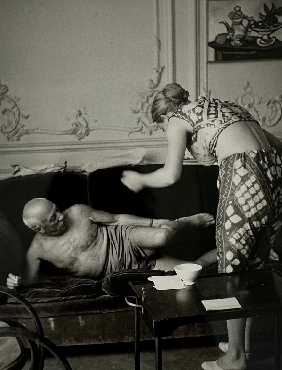 Jacques Henri Lartigue, Picasso et son acupunctrice Jeanne Creff, Cannes, août 1955