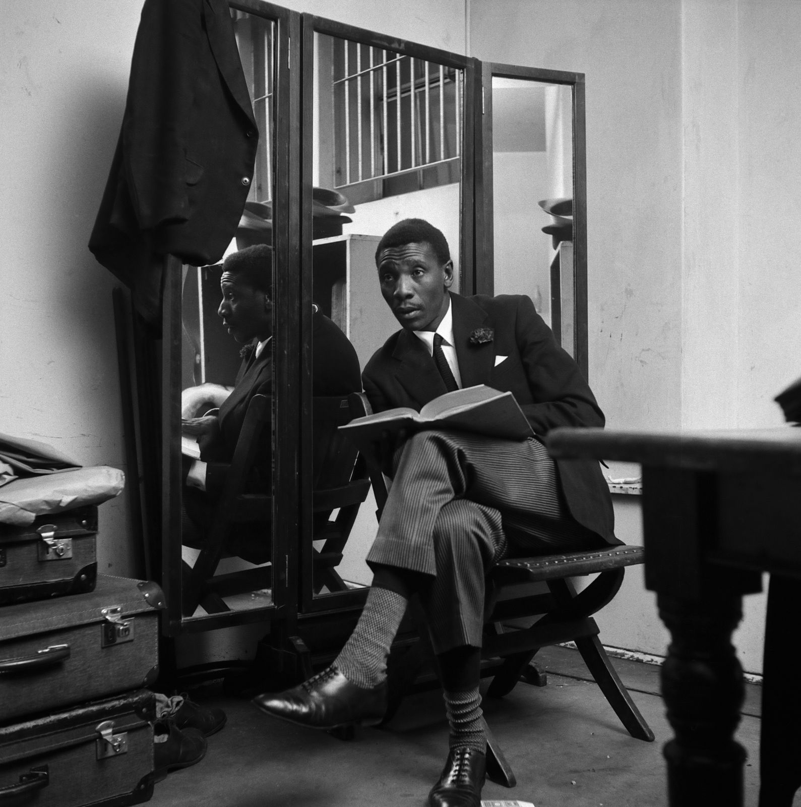 Bob Gosani, Nathan Mdledle reading backstage, Shantytown, Johannesburg City Hall, 1956