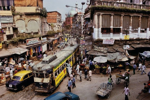 Steve McCurry, Tram, Calcutta, India, 1997 (Printed later)