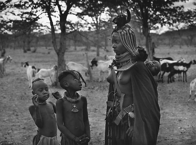 Sebastião Salgado, A Himba group in Omuramba, near the Zebra Mountains in Kaokoland. Namibia, 2008