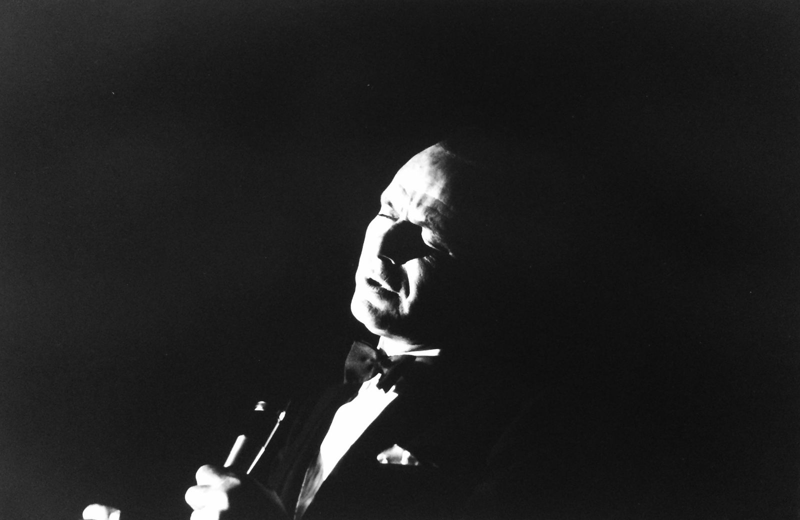 John Dominis, Frank Sinatra Singing with Eyes Closed, Miami, FL, 1965
