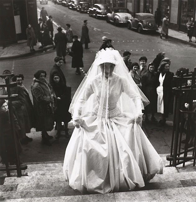 Edouard Boubat, La mariée, église Saint Roch, Paris, 1952/Printed later