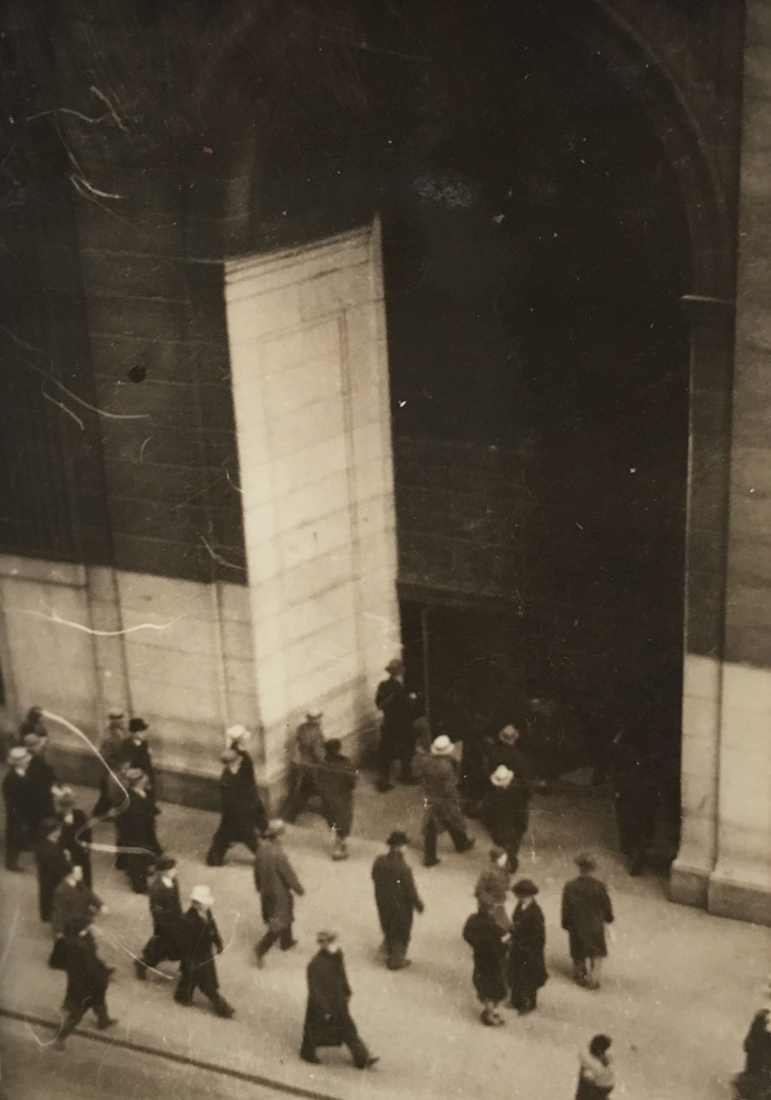 Fred Zinnemann, People on Street in front of the Equitable Building, c. 1932