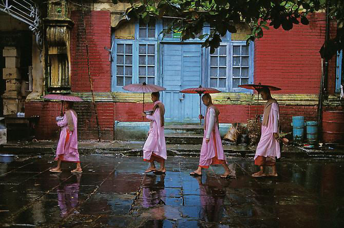 Steve McCurry, Procession of Nuns, Burma, 1994