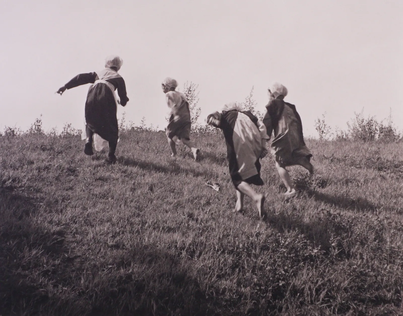 George Tice, Amish Girls Running, Lancaster, PA, 1963/Printed 2/25/99