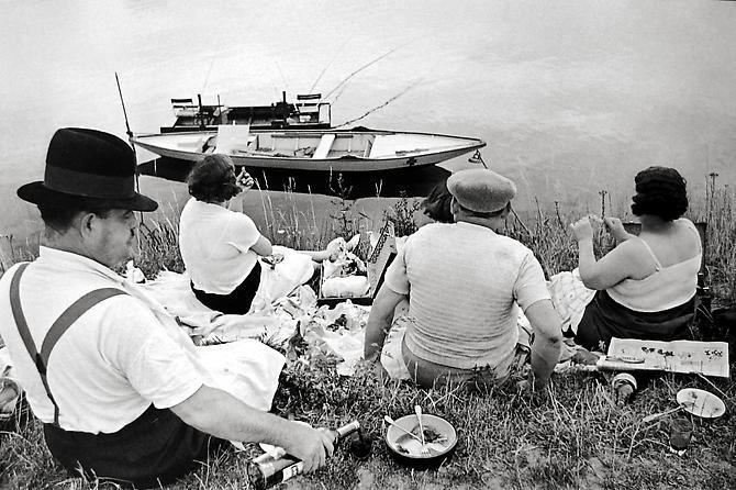 Henri Cartier-Bresson, On the Banks of the Marne, Paris, 1938; Printed later