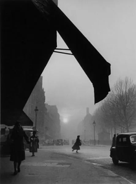 Willy Ronis, Carrefour Sevres Babylone, Paris, 1948