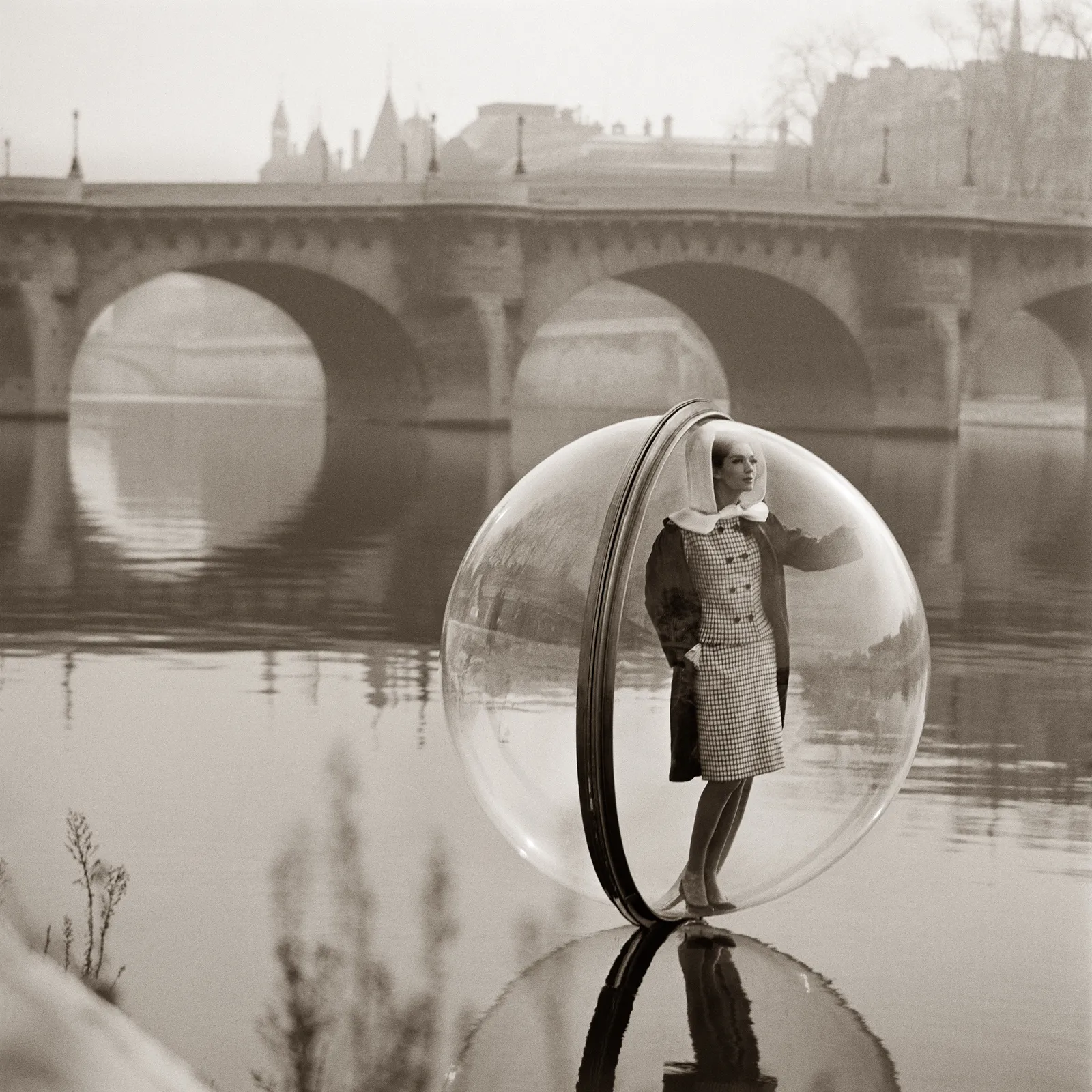 Melvin Sokolsky, Bubble Seine, Paris, 1963, printed later