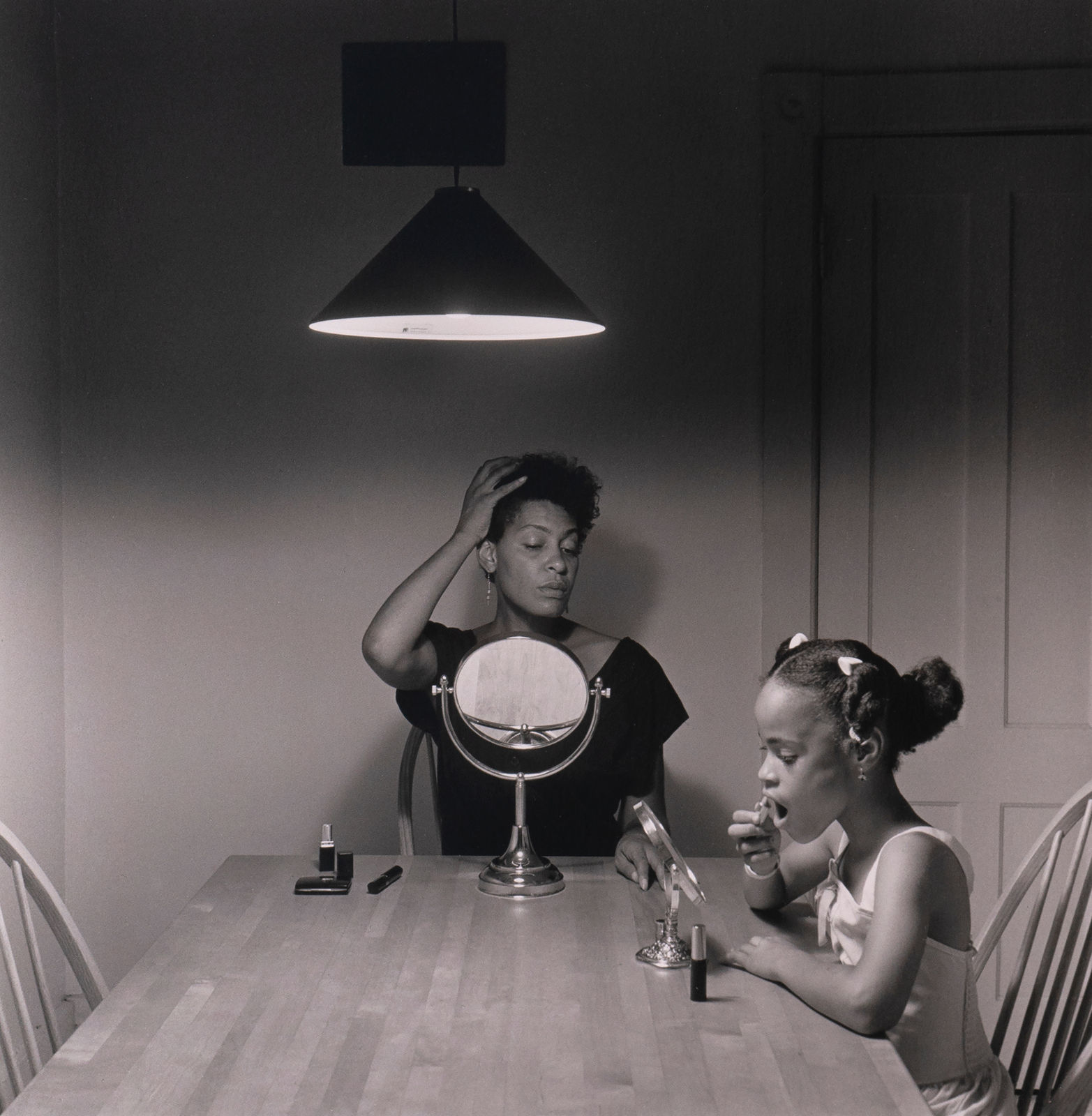 Carrie Mae Weems, Untitled (Woman and daughter with makeup), 1990