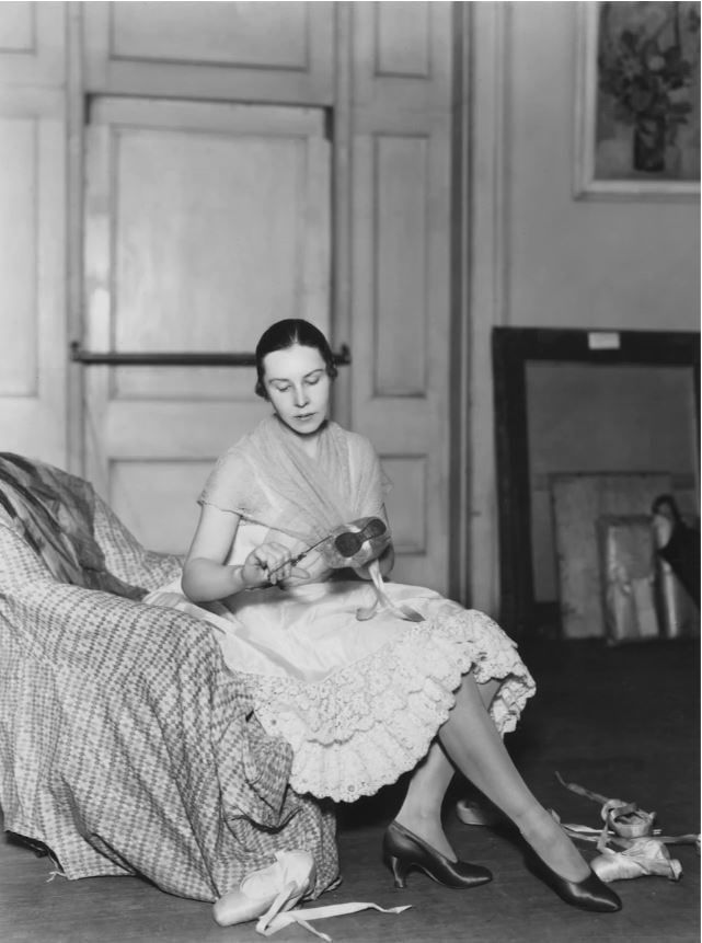 Vanessa Bell, Still-life of Dahlias, Chrysanthemums and Begonias, 1912