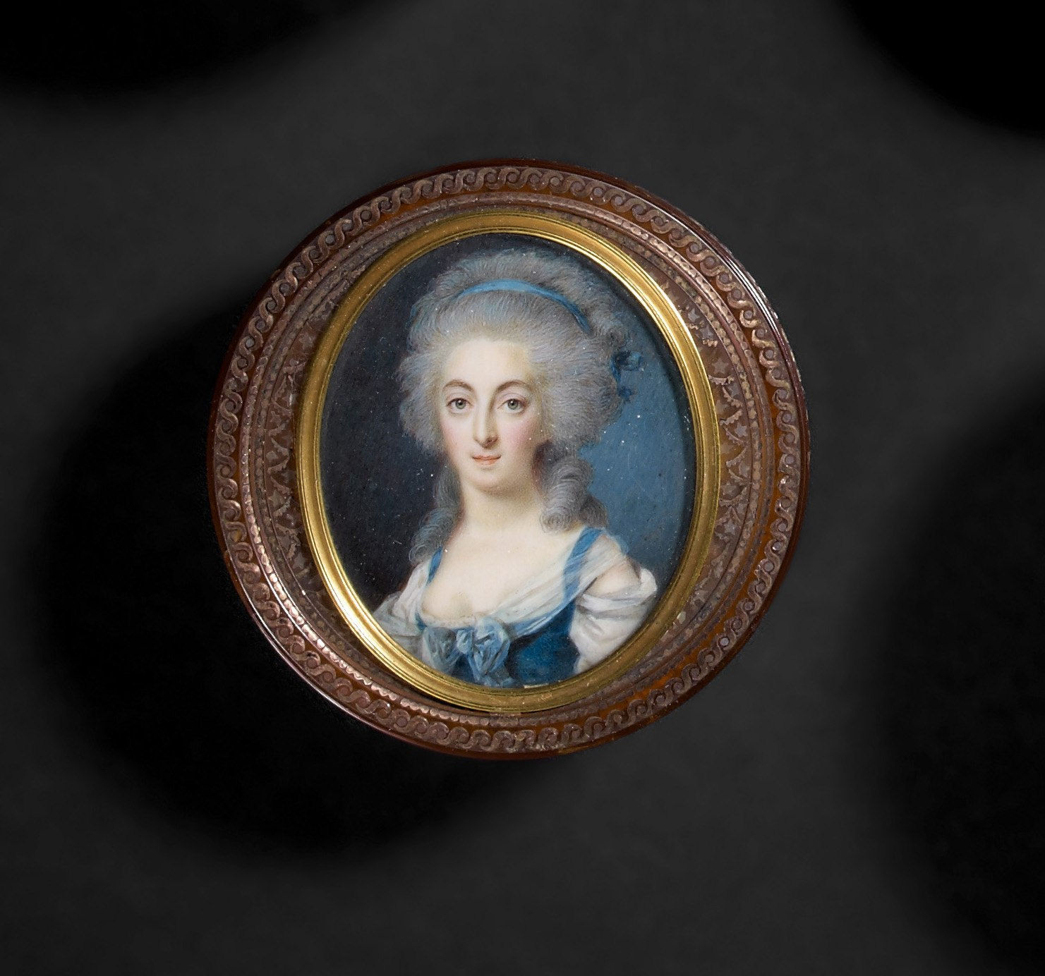 Louis-Marie Sicardi, Portrait of young woman in bust with a décolleté blue corsage covered with a scarf of gauze, a silk ribbon holding her hair