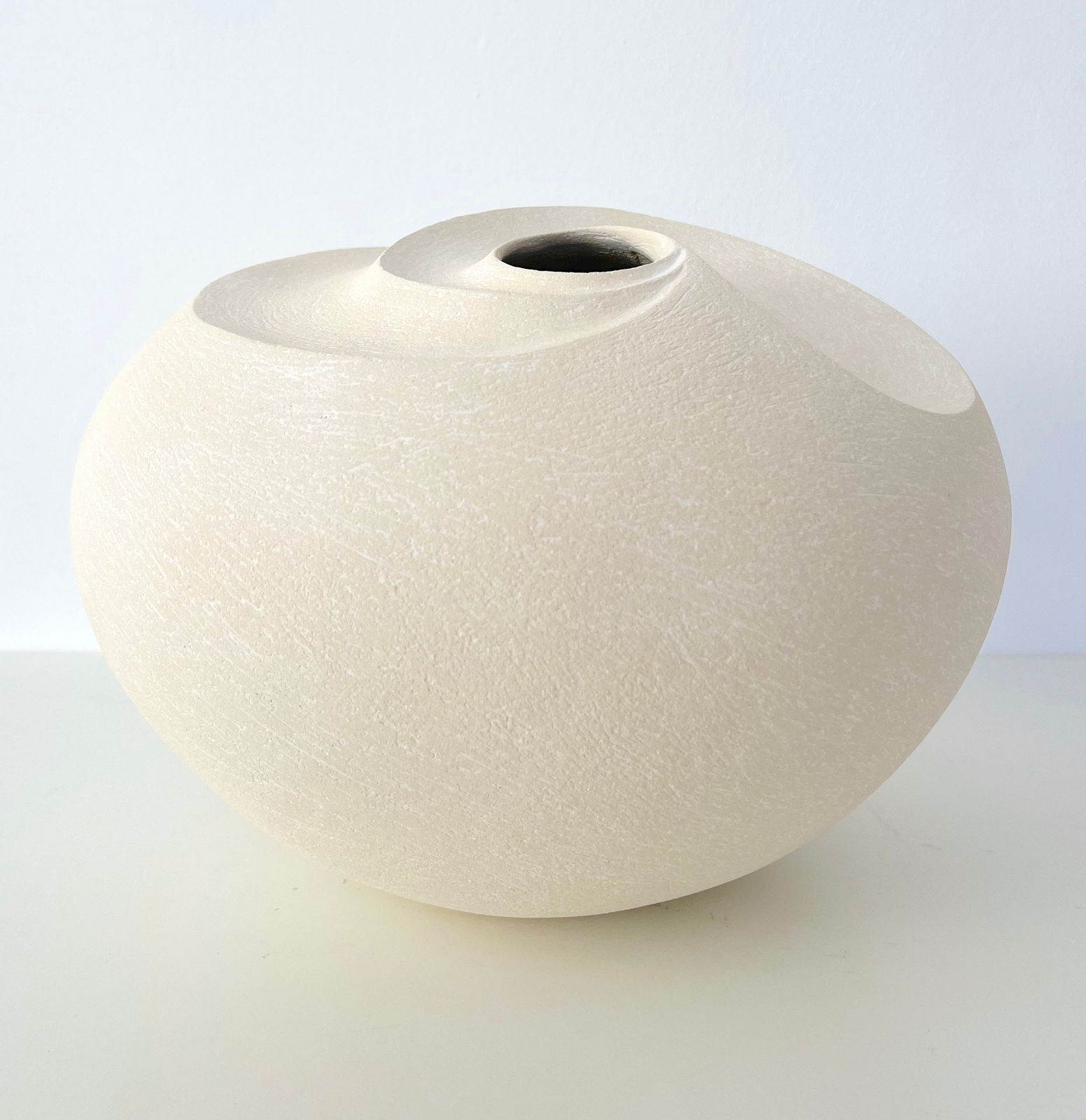 Mitch Pilkington, White Round Sculpture, 2022