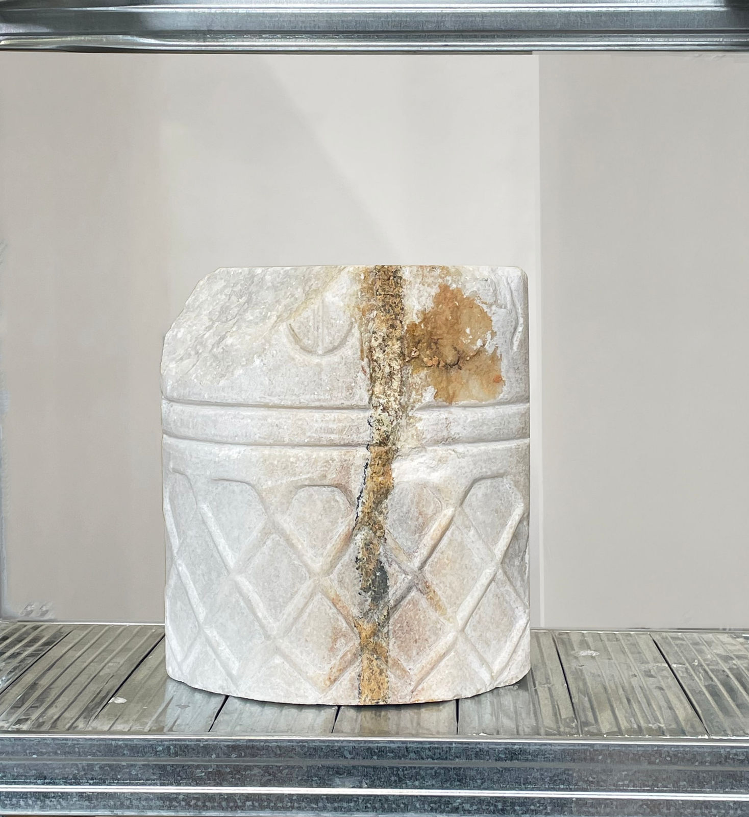 Luca Resta, Monuments, Shelfs #1, 2025