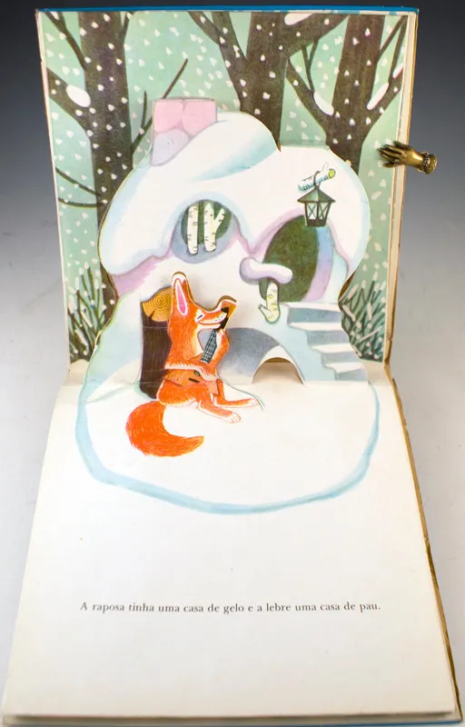 A Raposa, a Lebre e o Galo by Viktor Andriyevich. Pop up page of fox next to house.