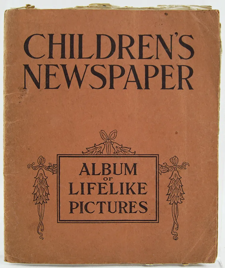 Children's Newspaper. Album of Lifelike Pictures. Front cover