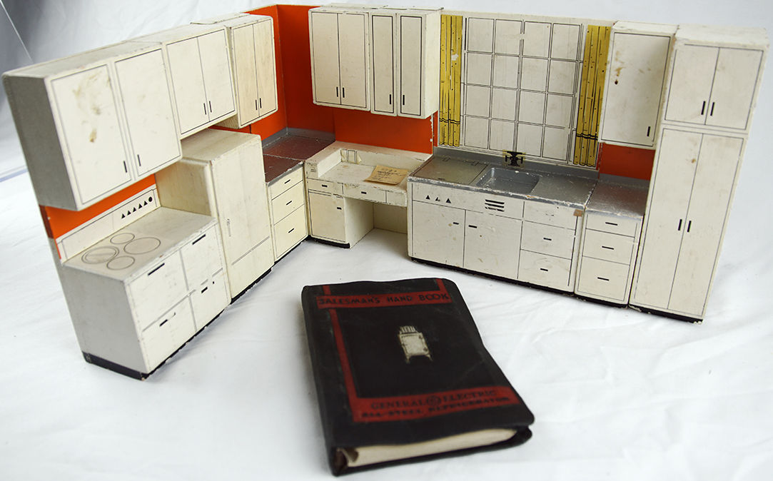 GE salesman's model kitchen kit. Book and model kitchen