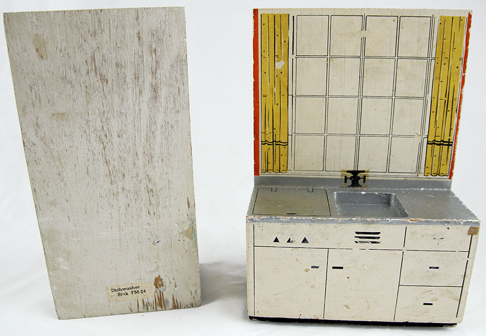 GE salesman's model kitchen kit. Kitchen models