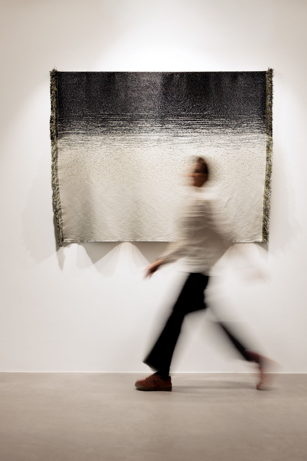 Ursula Wagner fig. 018, from darkness into light, 2016, b-side, wall, person