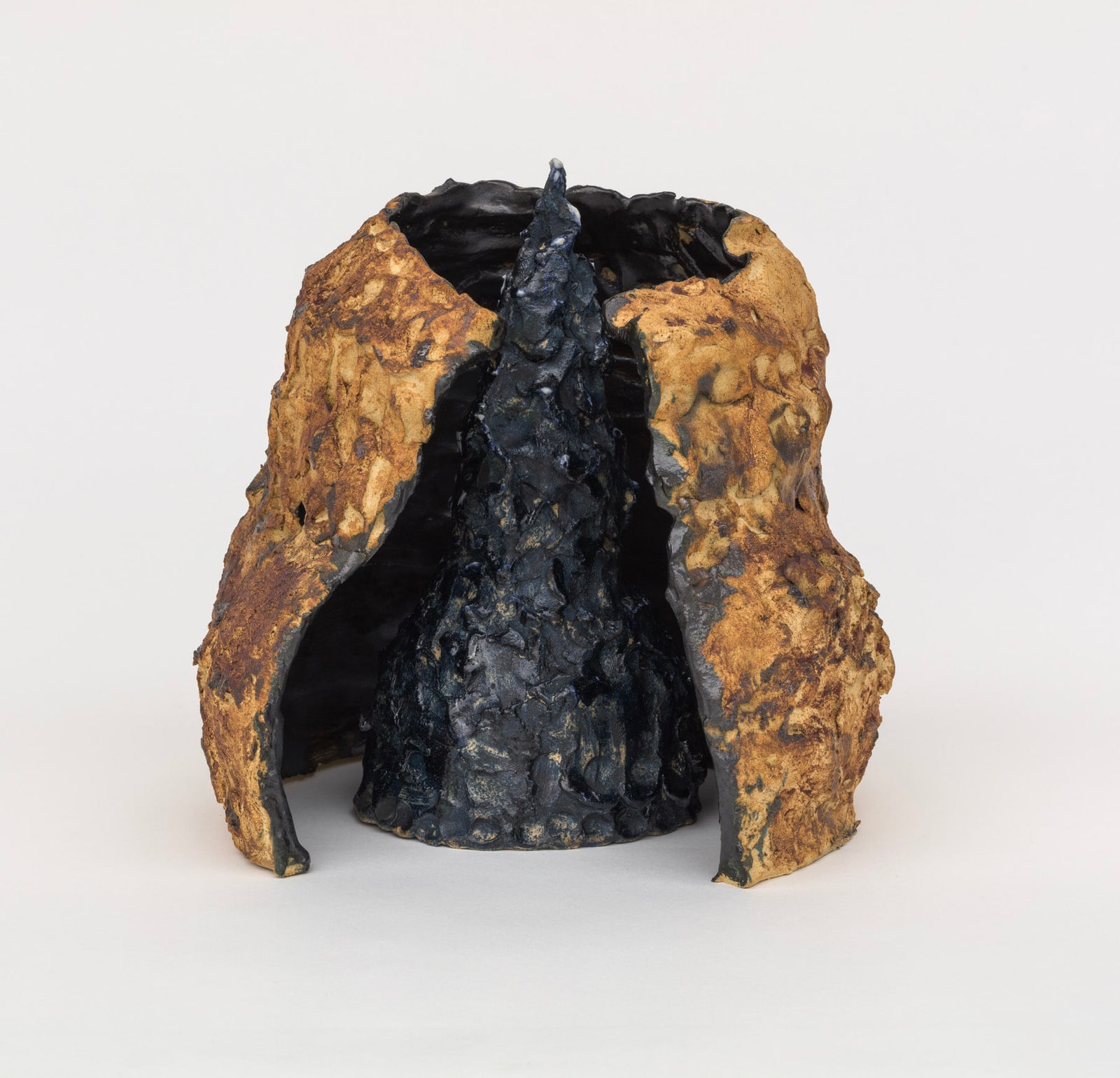 Erica Mao, tether and rift, 2022