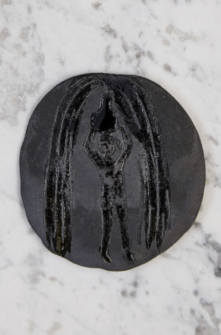 Sári Ember, Bathing with vase (black), 2020