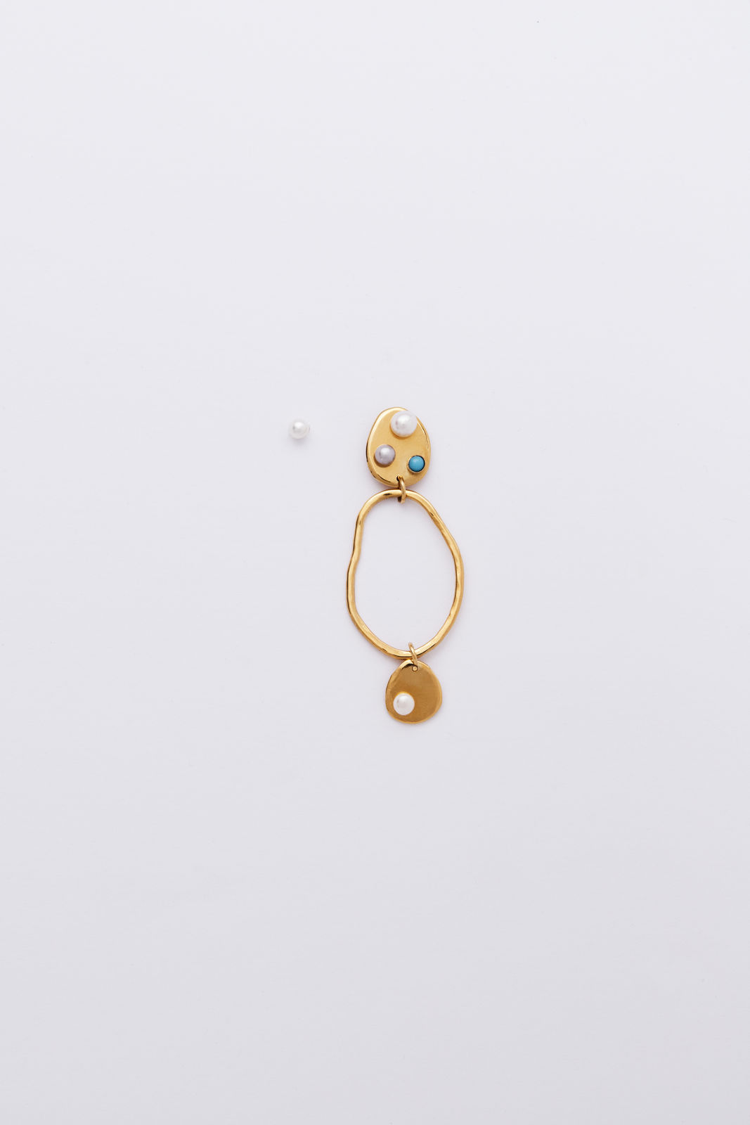 Jesler Muntendam, Form earring, goldplated