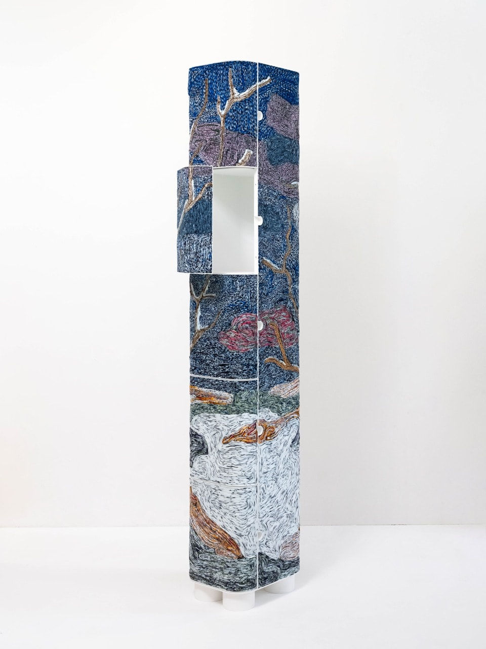 Simone Post, Frozen mists column, 2025