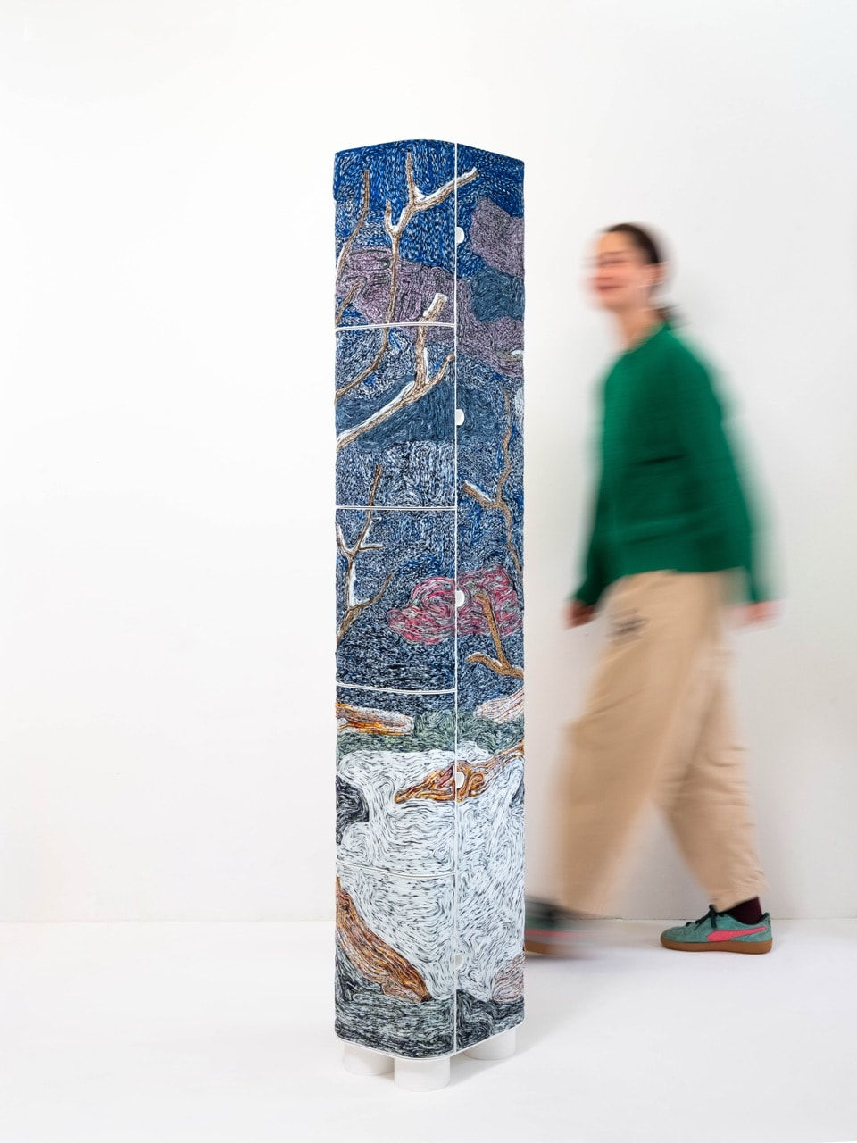 Simone Post, Frozen mists column, 2025