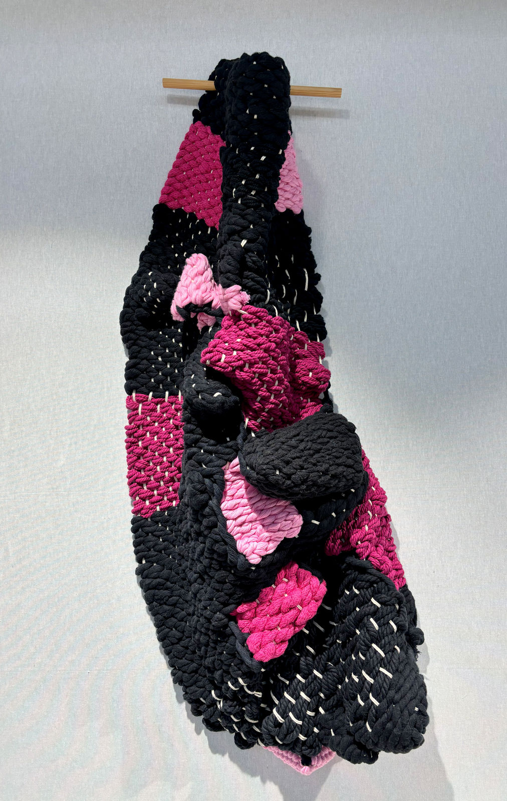 Mariadela Araujo, Black pink tapestry