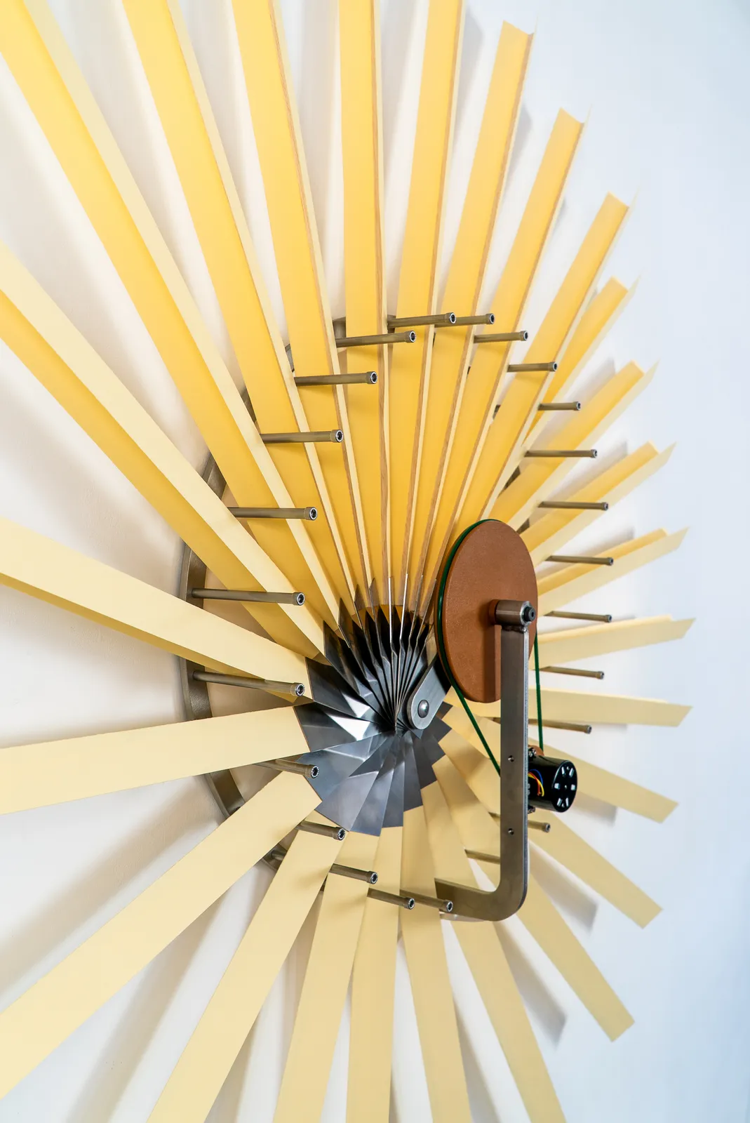 Johannes Langkamp, Outward Spreading Lines II (Yellow)