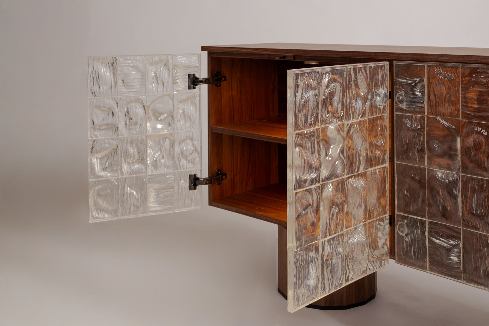REM Atelier, Transparent cabinet