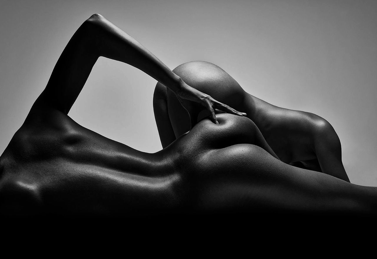 Carli Hermès, Buttocks 1