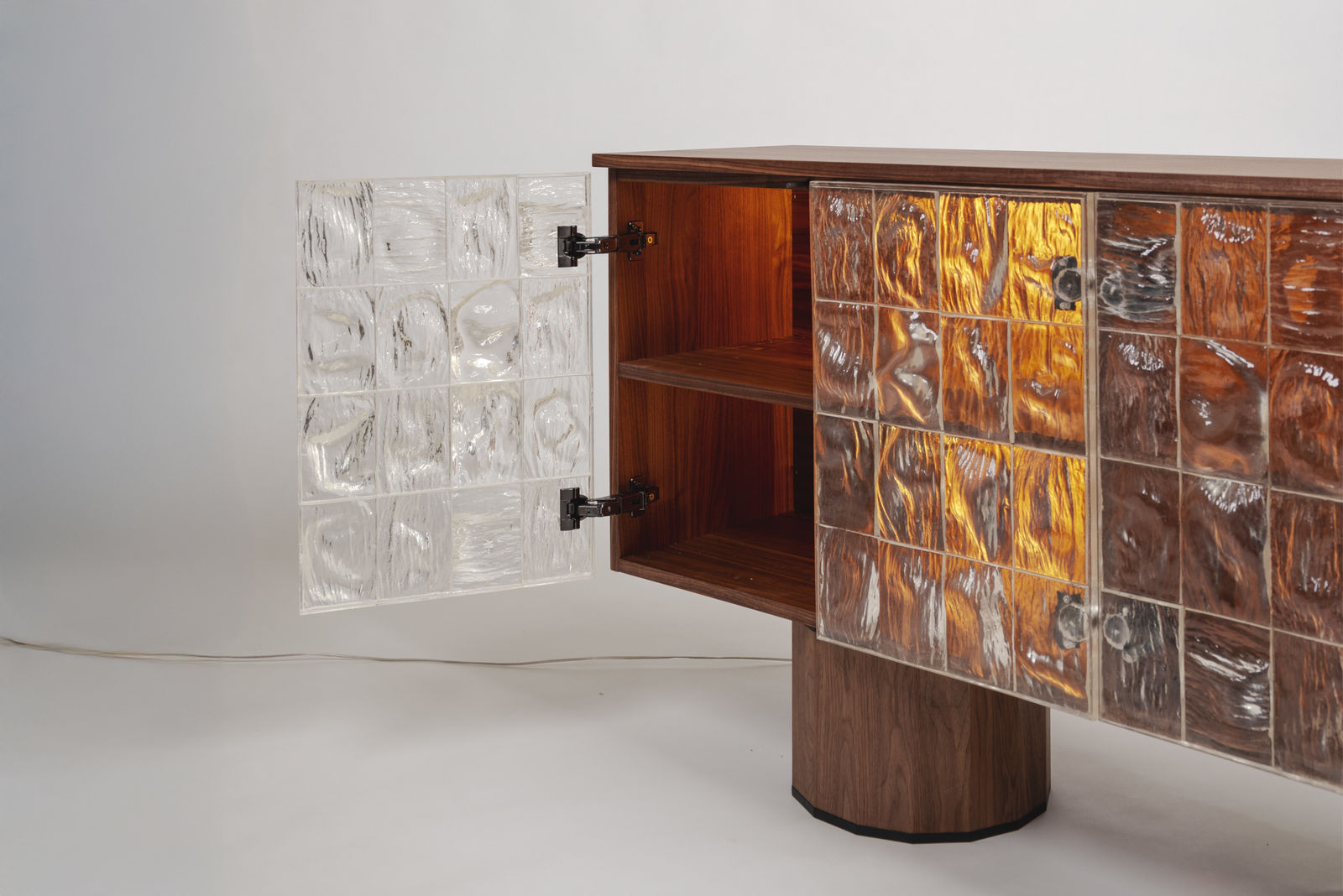 REM Atelier, Transparent cabinet