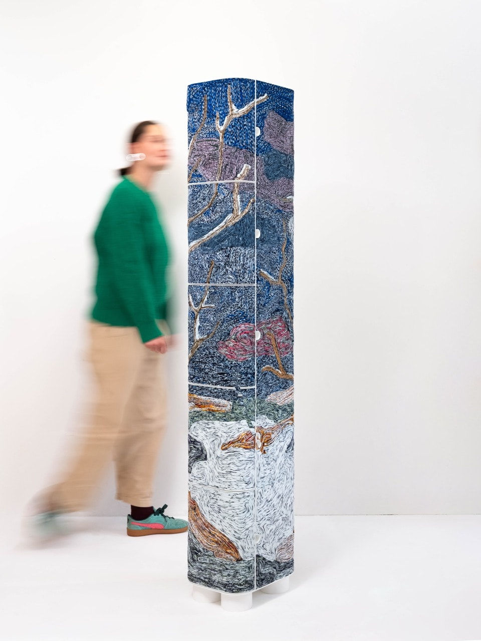 Simone Post, Frozen mists column, 2025