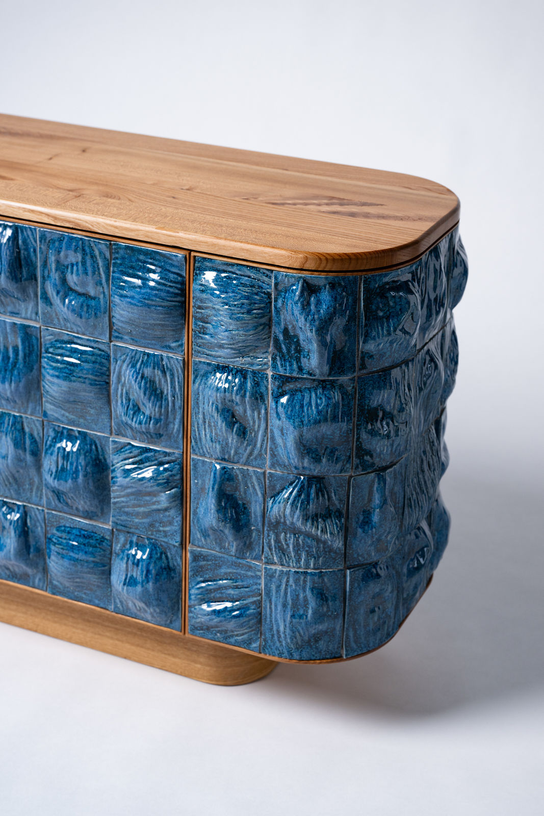 REM Atelier, Round Cabinet - Starry night