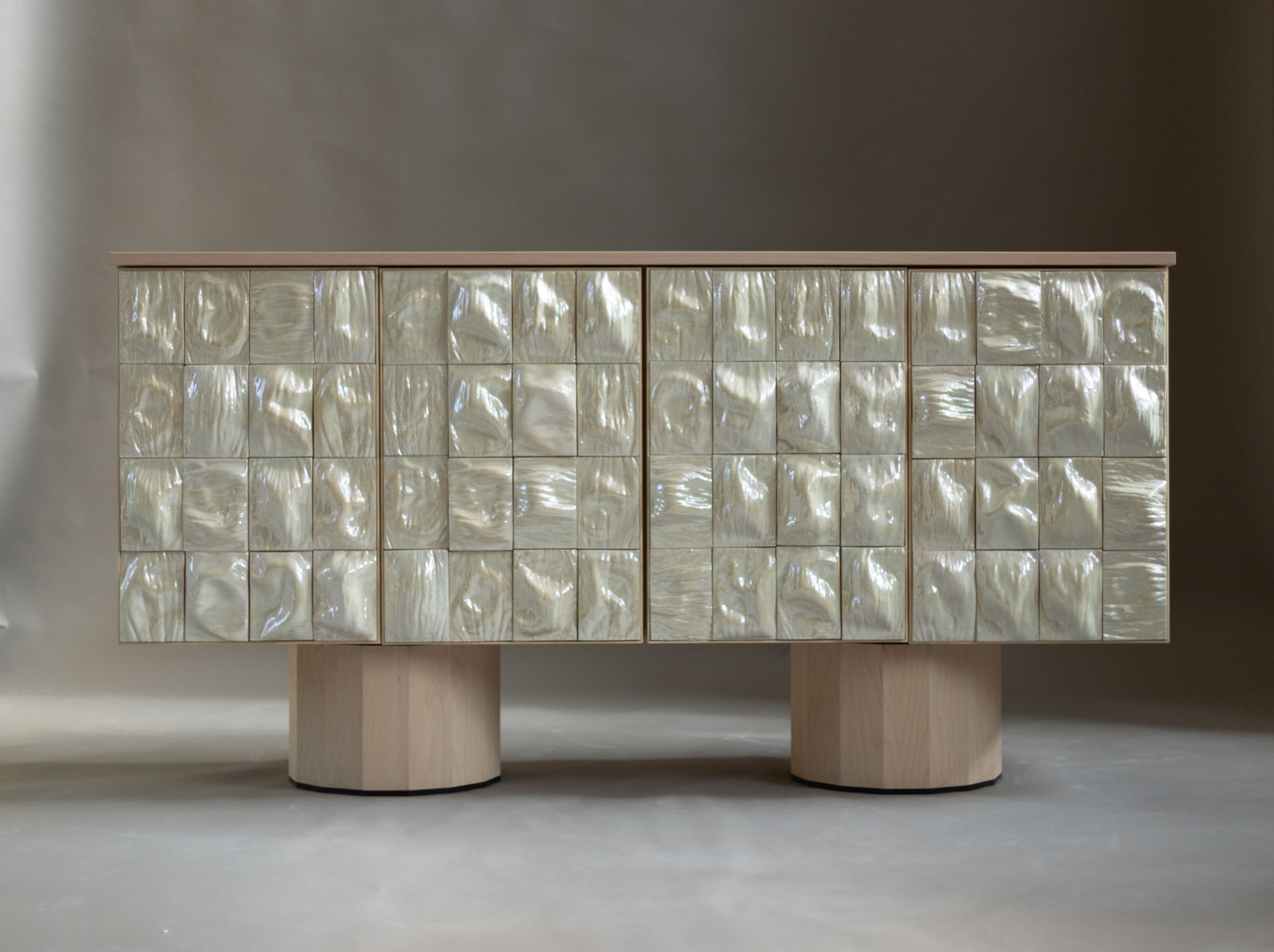 REM Atelier, Mother of pearl