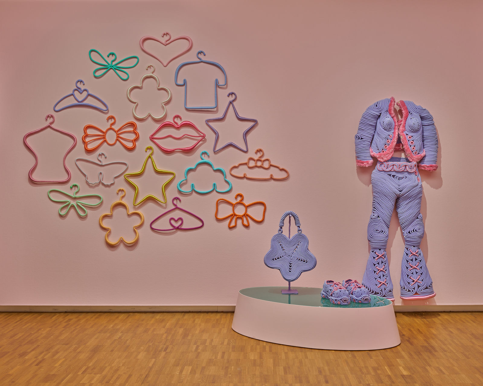 Joana Schneider, Hangers