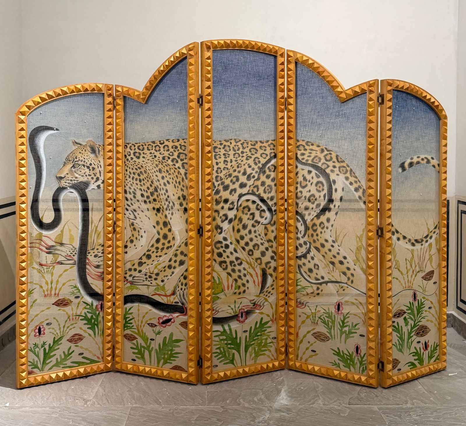 Rajni Perera, Morphing Walk/Cobra Talk, 2025