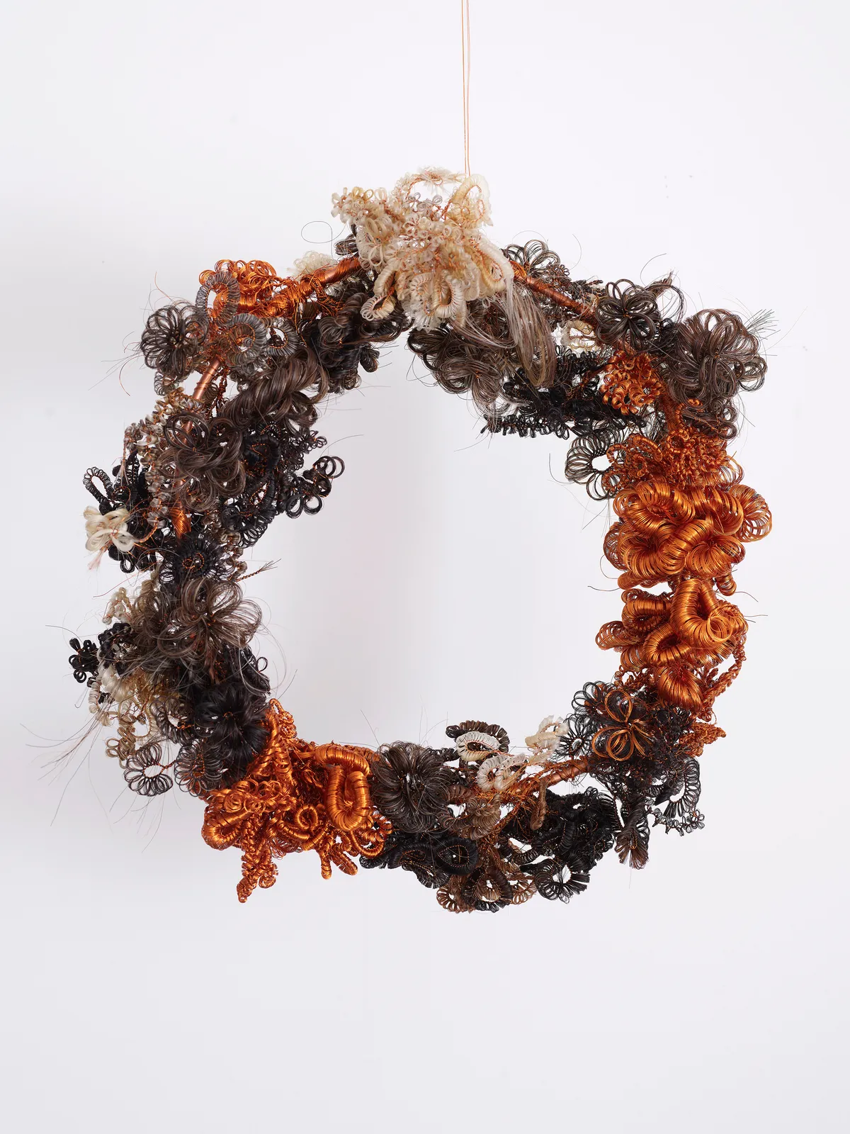 ektor garcia, horsehair and copper wire wreath I, 2022